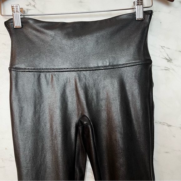 Spanx Vegan Leather Look Leggings Pants Black Medium - Picture 3 of 8